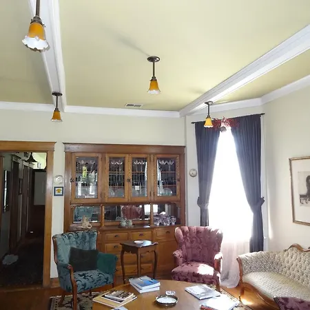 Bed and Breakfast House Of Two Urns
